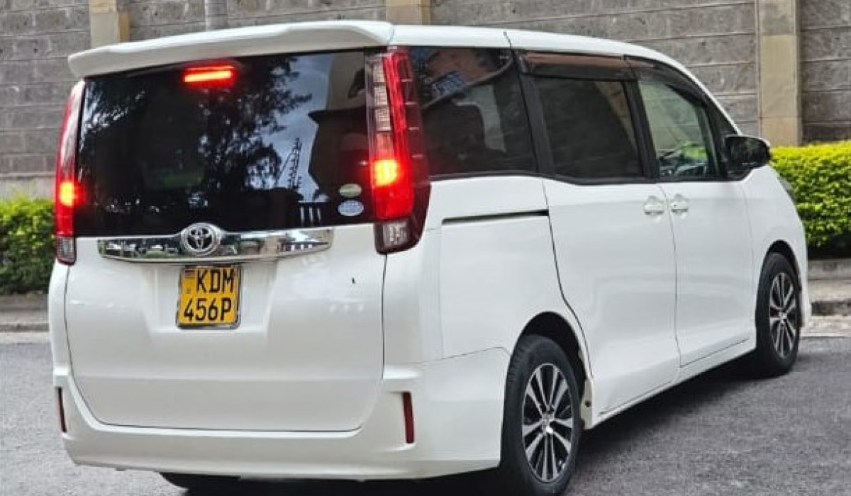 Toyota-Noah-white